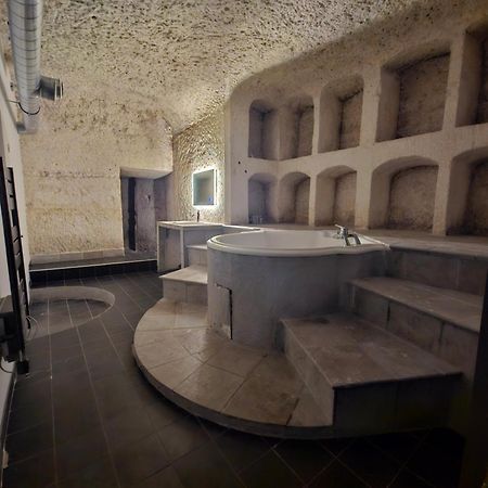Troglodyte Baths Apartment Saint-Etienne-de-Chigny ภายนอก รูปภาพ