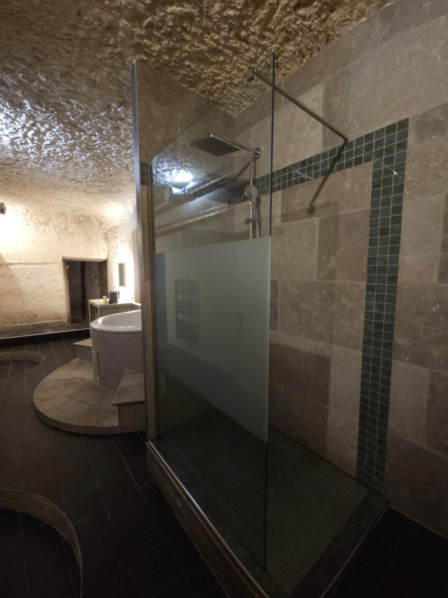 Troglodyte Baths Apartment Saint-Etienne-de-Chigny ภายนอก รูปภาพ